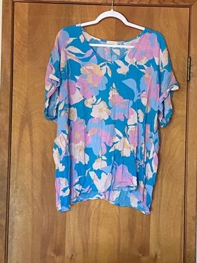 Flowy Teal Floral V-Neck Tunic Top - Casual Women's Summer Tee